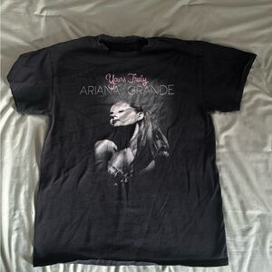 Ariana grande shirt size Medium